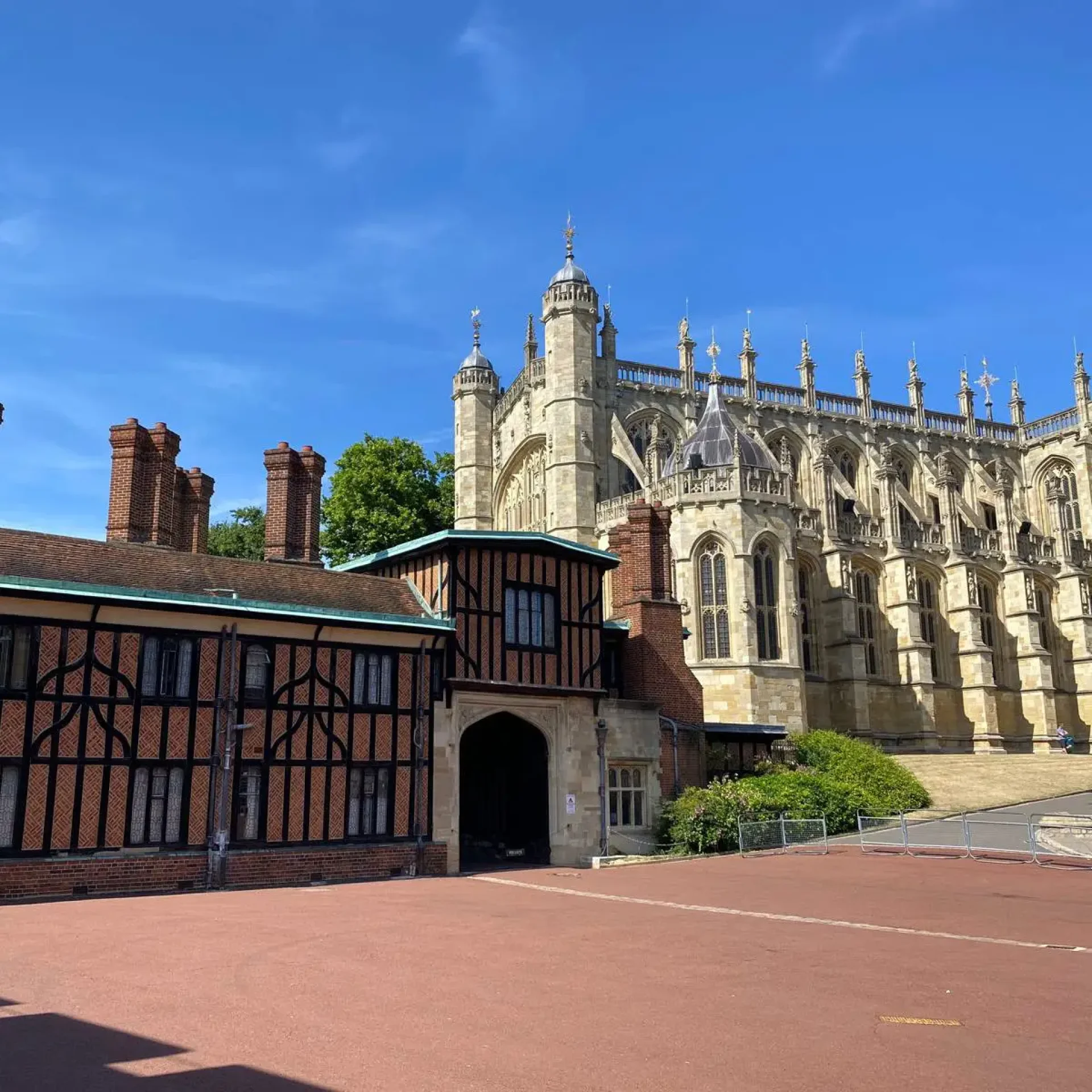 VICI-ENGLISH-ACADEMY-castle